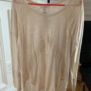 Long sleeve with lace detail tunic